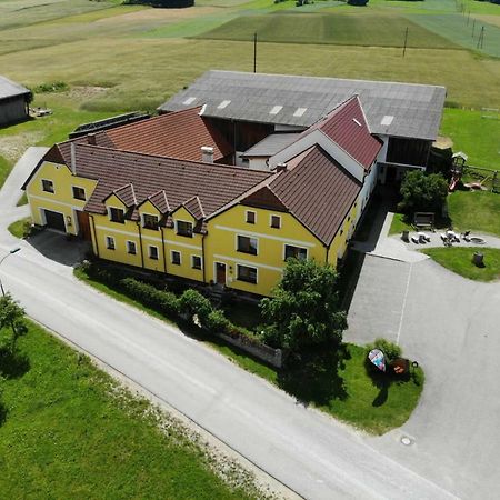 Kindererlebnis- Und Biobauernhof Hipp-Bruckner Wornharts ภายนอก รูปภาพ