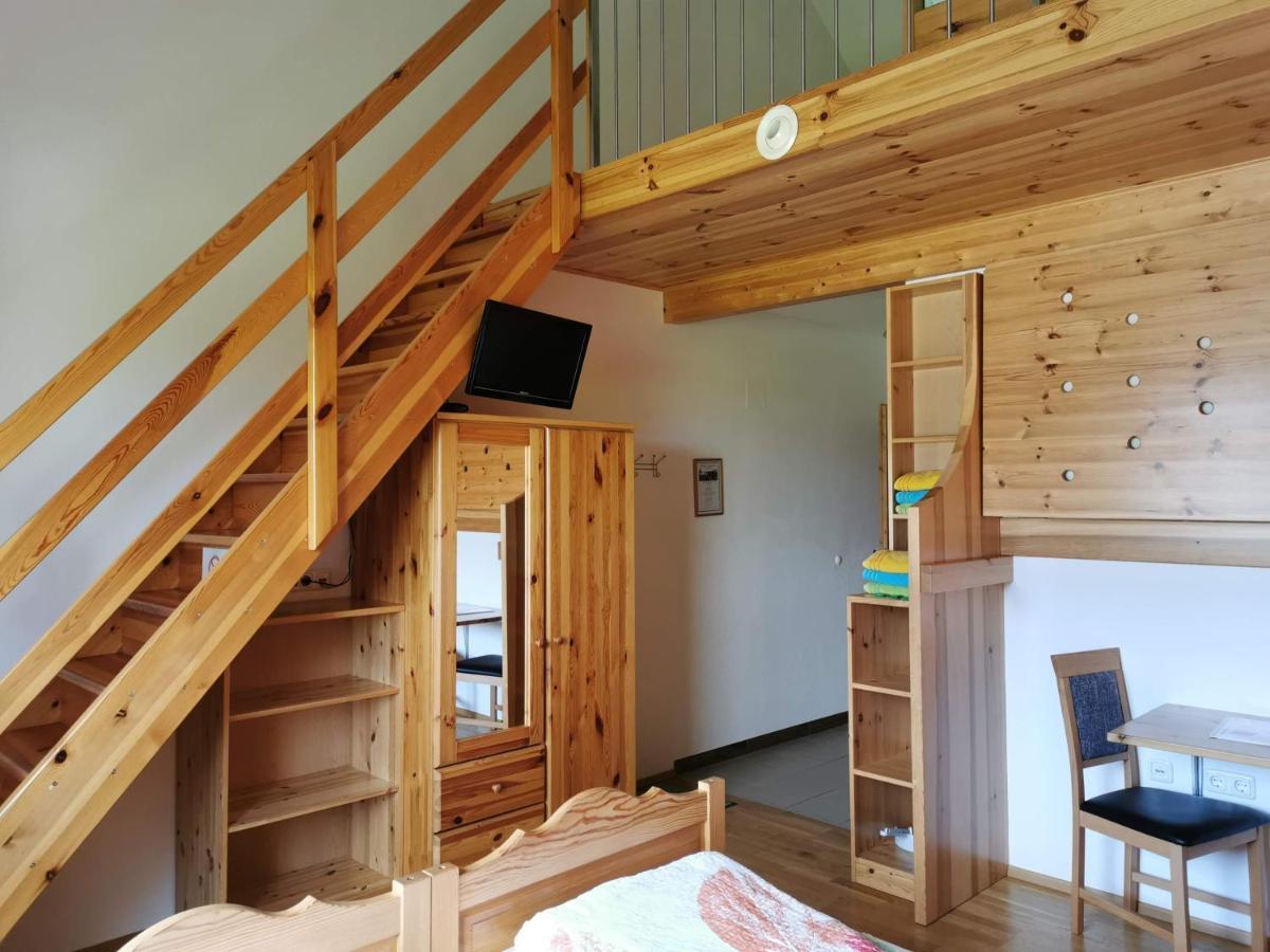 Kindererlebnis- Und Biobauernhof Hipp-Bruckner Wornharts ภายนอก รูปภาพ