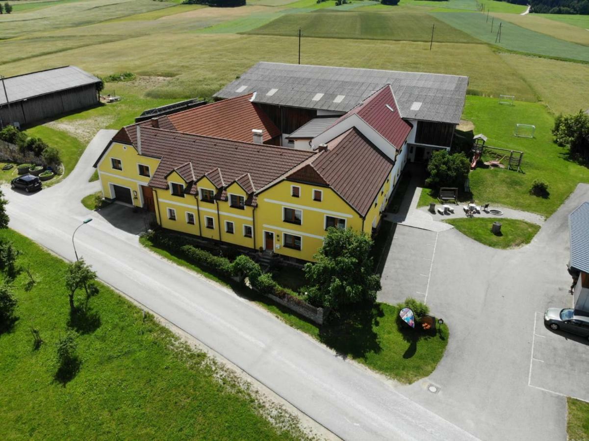 Kindererlebnis- Und Biobauernhof Hipp-Bruckner Wornharts ภายนอก รูปภาพ